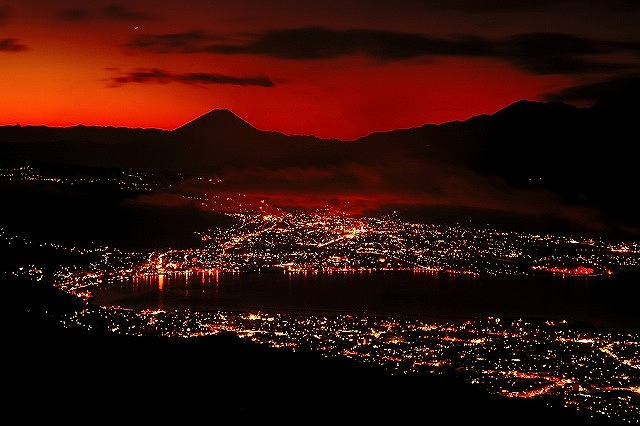 夜景の綺麗な嵩ボッチ高原の様子
