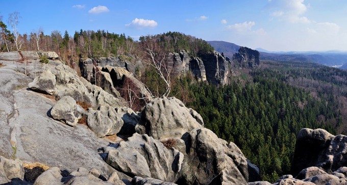 1024px-Breite-Kluft-Aussicht-Sächsische_Schweiz