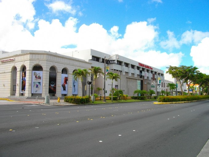 1024px-Tumon_Sands_Plaza