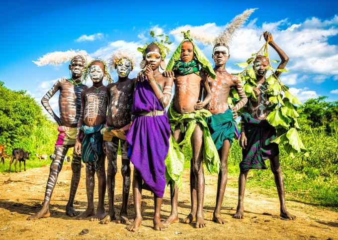 世界一鮮やかに着飾る裸族スリ族を撮り下ろした写真集 SURI COLLECTION が登場 TABIPPO NET