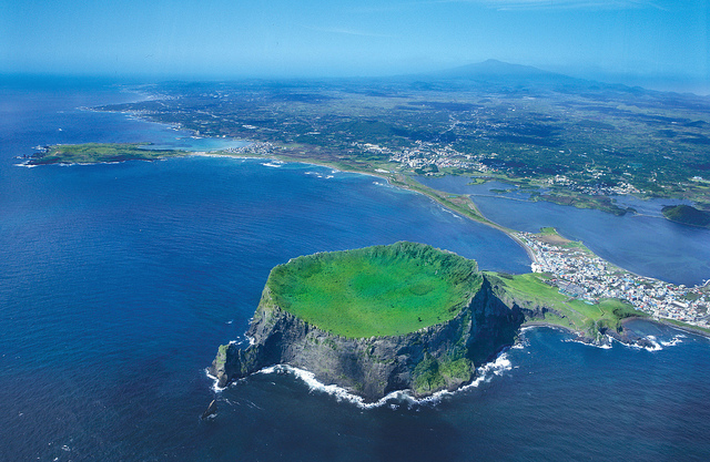 済州火山島と溶岩洞窟群