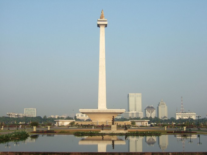 Monas_view_from_Gambir_Bus_Terminal