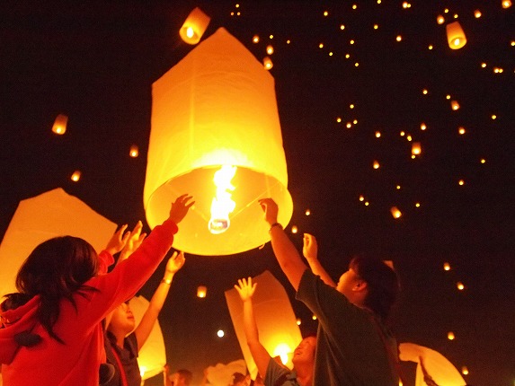 ランタンが夜空に舞う イーペンランナーのチケット アクセス情報まとめ Tabippo Net