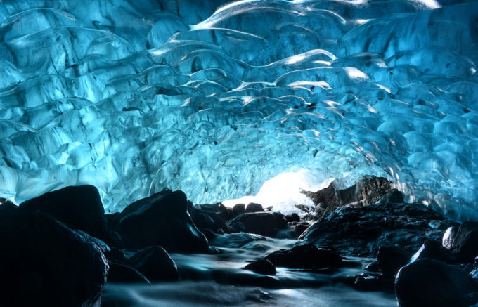 「氷の洞窟」はオーロラ以上の絶景⁉︎アイスランドの見所まとめ | TABIPPO.NET [タビッポ]