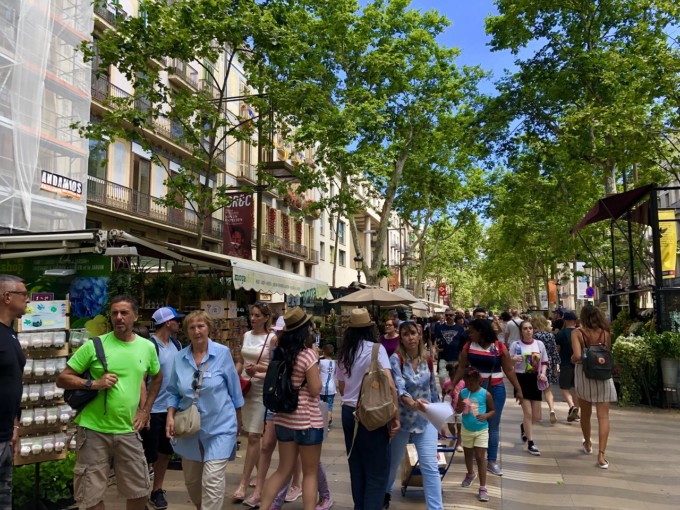 日本語を学ぶ バルセロナ人 と街歩きツアーに参加 スペインではクレヨンしんちゃんが有名 ガジェット通信 getnews