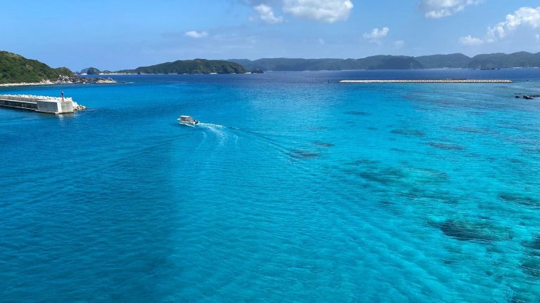 沖縄県阿嘉島の海