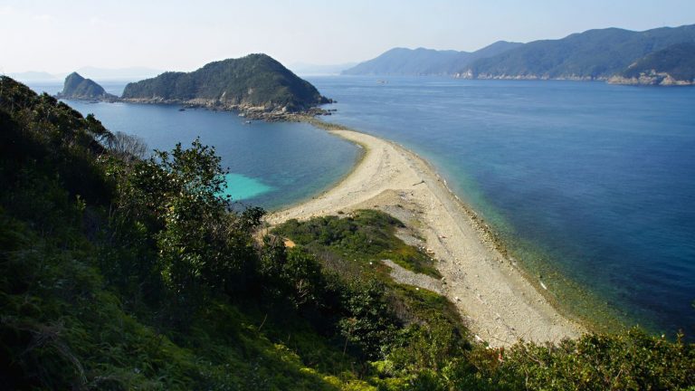 前島のトンボロ（五島列島）
