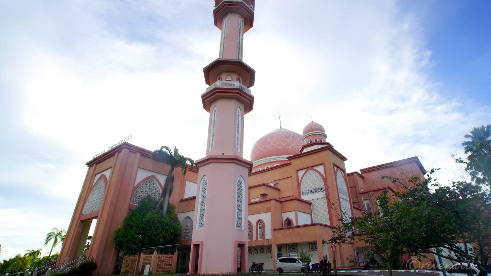 Pink Mosque in UMS, Kota Kinabalu