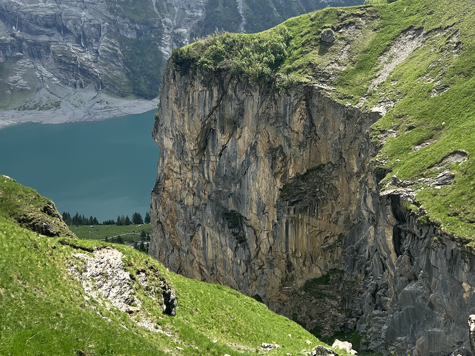 スイス　エッシネン湖　ハイキング