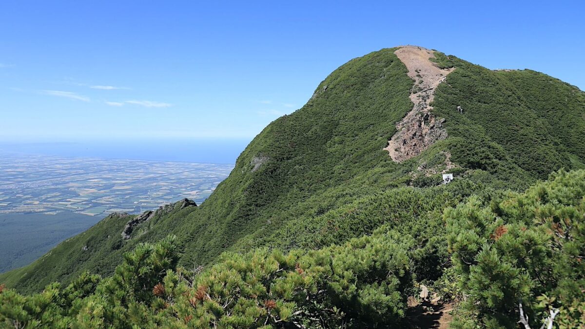 道東の自然を象徴する、日本百名山「斜里岳」 登山。沢登りから大