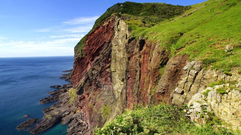 赤壁（隠岐・知夫里島）