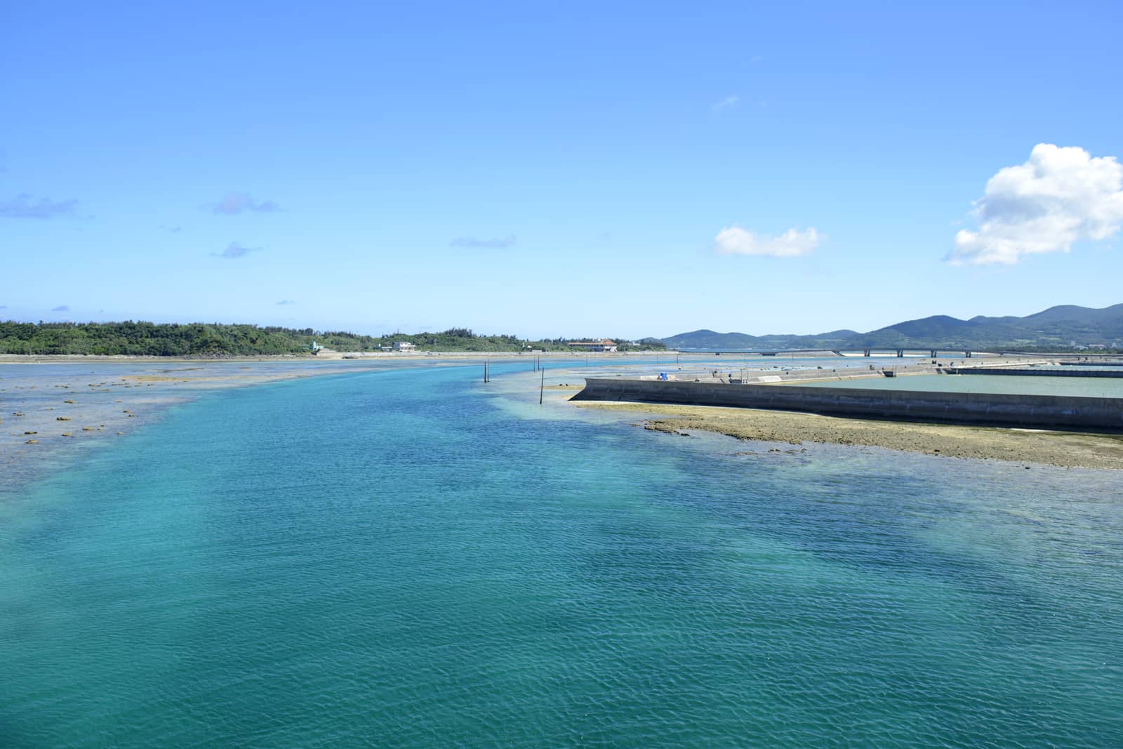 シールガチ橋から見た風景（沖縄・久米島）