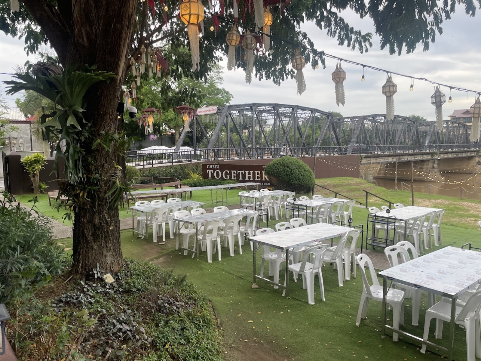 Riverside restaurant2