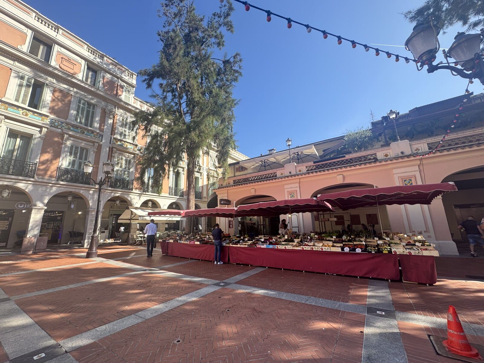 コンダミンヌ市場