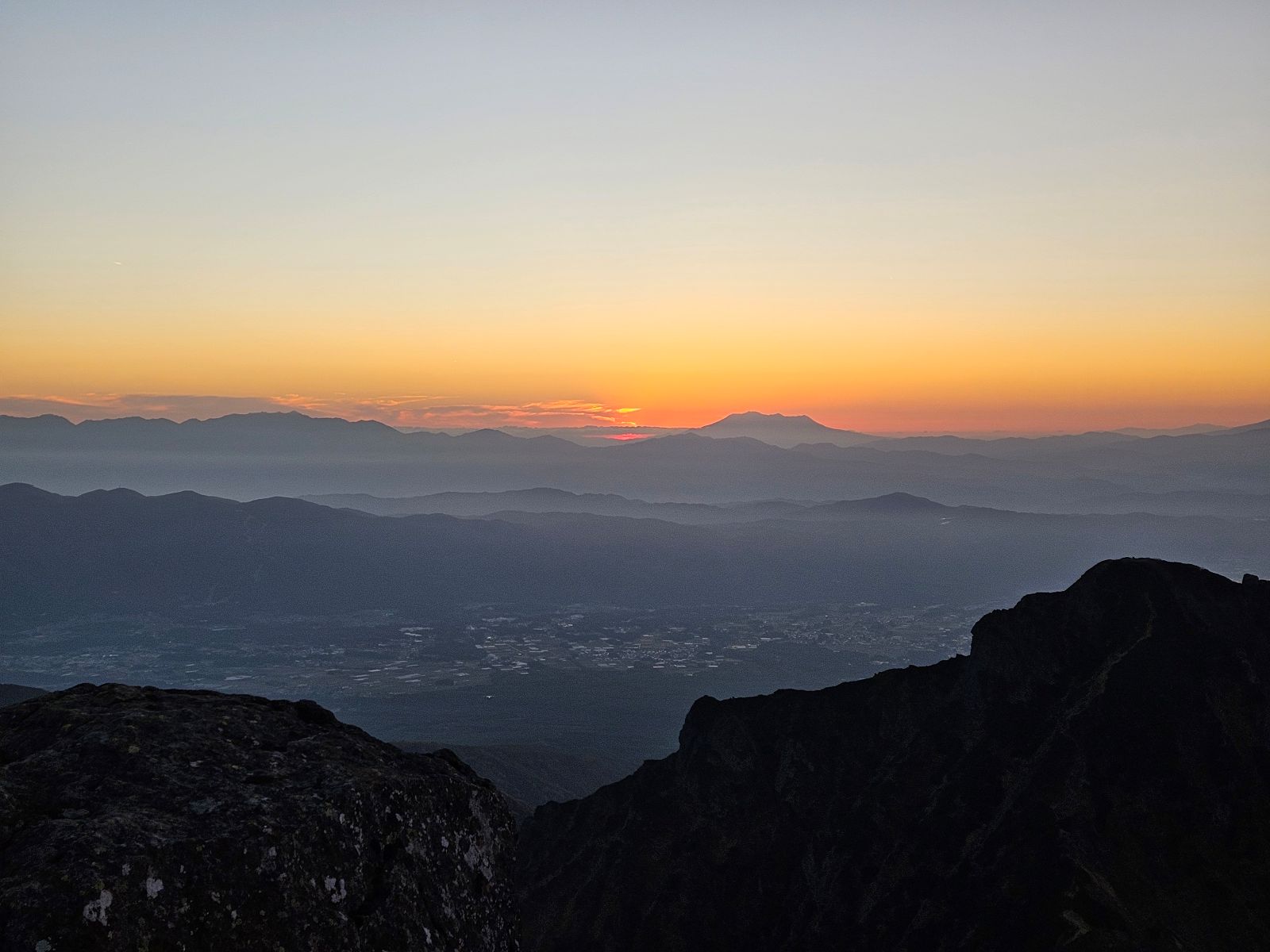 夕暮れ　赤岳頂上