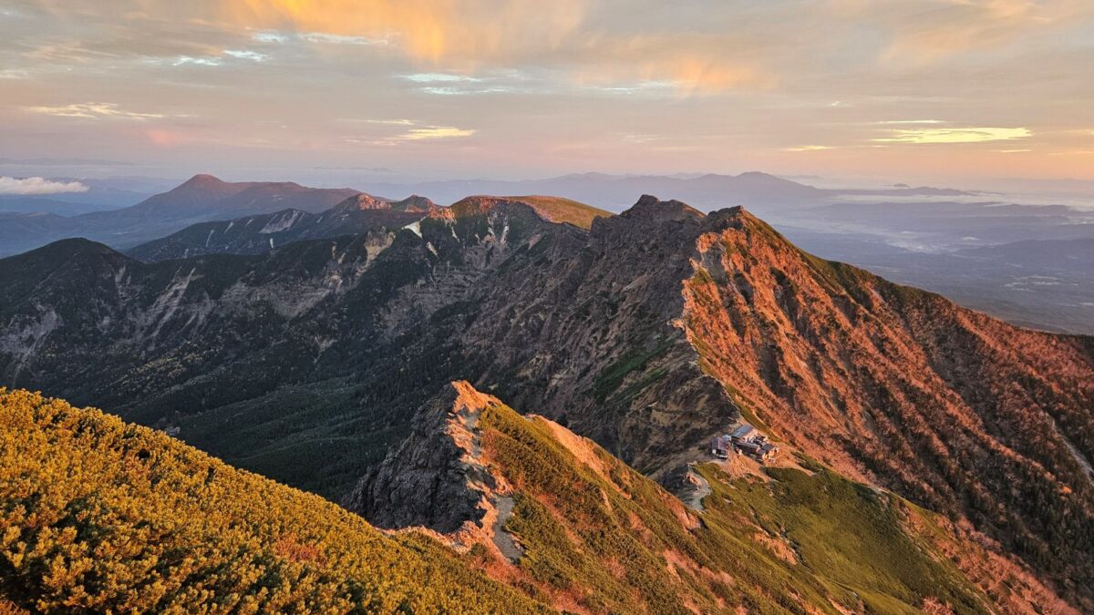秋の南八ヶ岳登山1泊2日】硫黄岳～横岳～赤岳を歩く！王道ルートで満喫