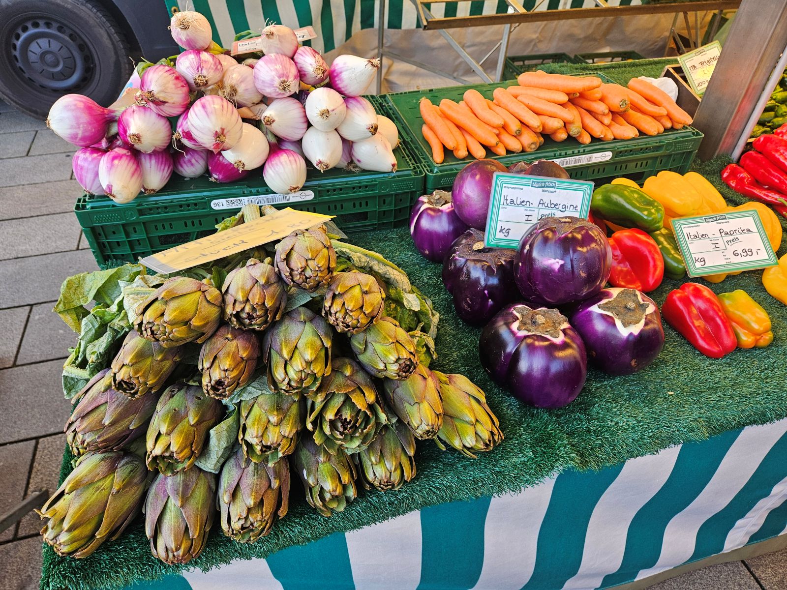 ドイツ　朝市　野菜　アーティーチョーク