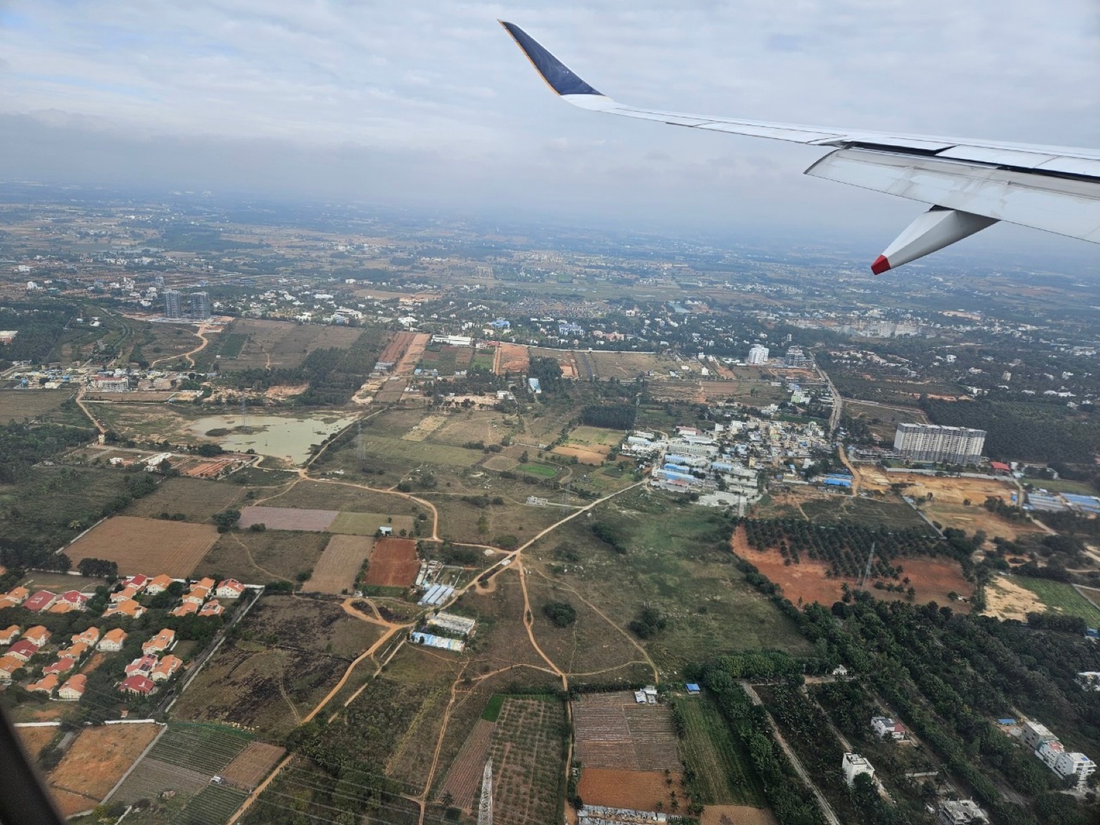 インド　ベンガルール　ケンペゴウダ空港　飛行機からの眺め