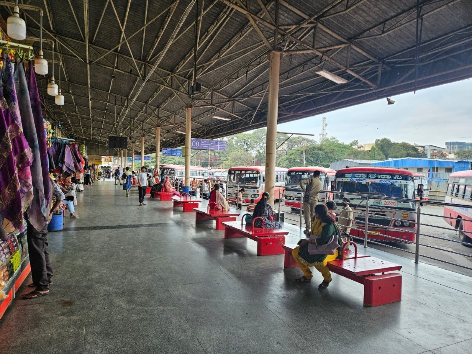 インド　ベンガルール　バスステーション　地方