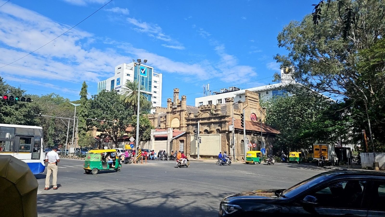 インド　ベンガルール　街並み　交差点