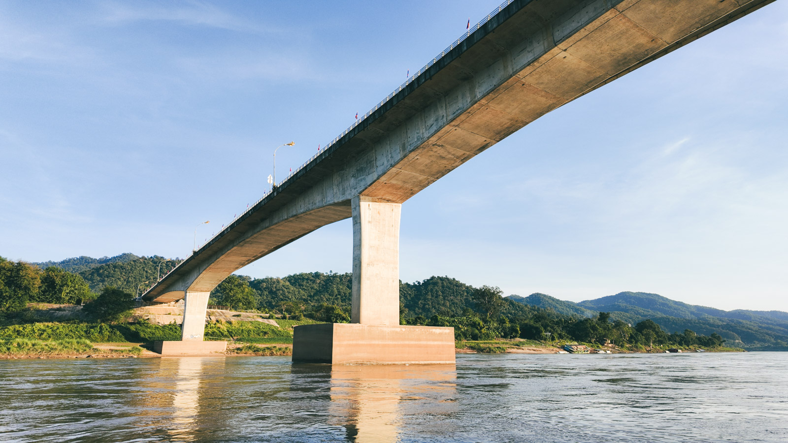 タイラオス友好橋