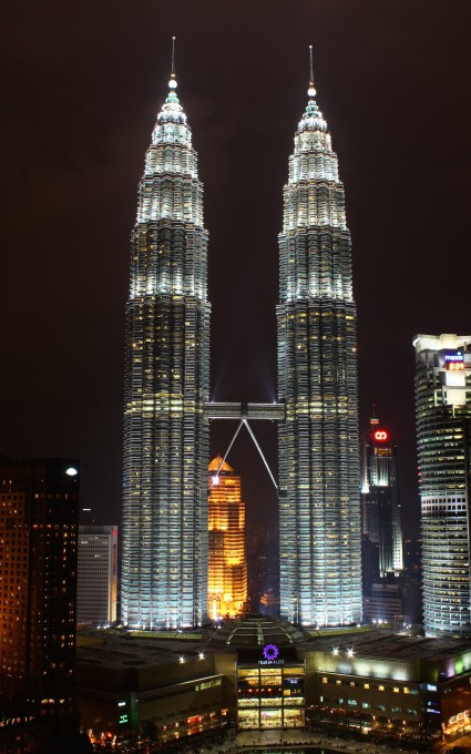 Petronas_Towers,_Kuala_Lumpur_(3323152170)