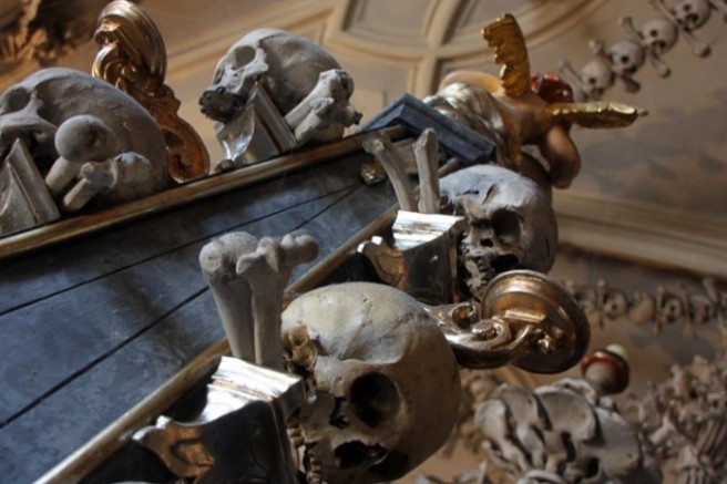 1万人の人骨で装飾された教会 チェコのセドレツ納骨堂が不気味なほど美しい Tabippo Net