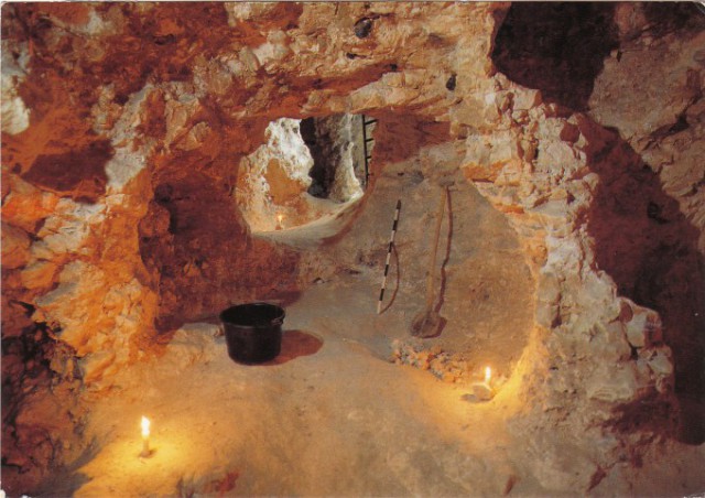 スピエンヌの新石器時代の火打石の鉱山発掘地（モンス）