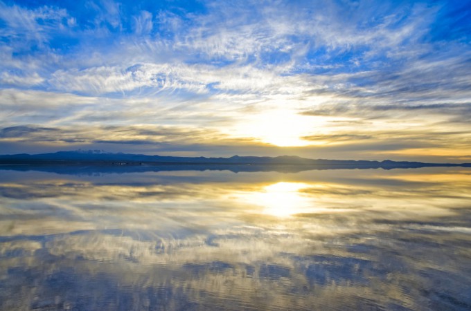 人々を魅了する ウユニ塩湖を使ったcmのまとめ Tabippo Net