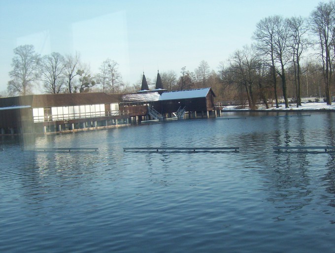 温泉湖